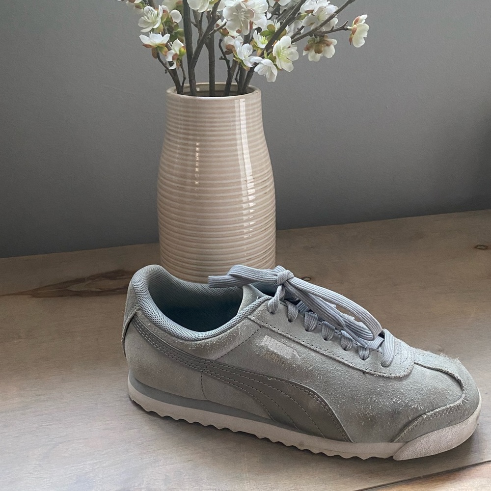 Puma Roma classic met safari, size 9, grey.  Shows wear